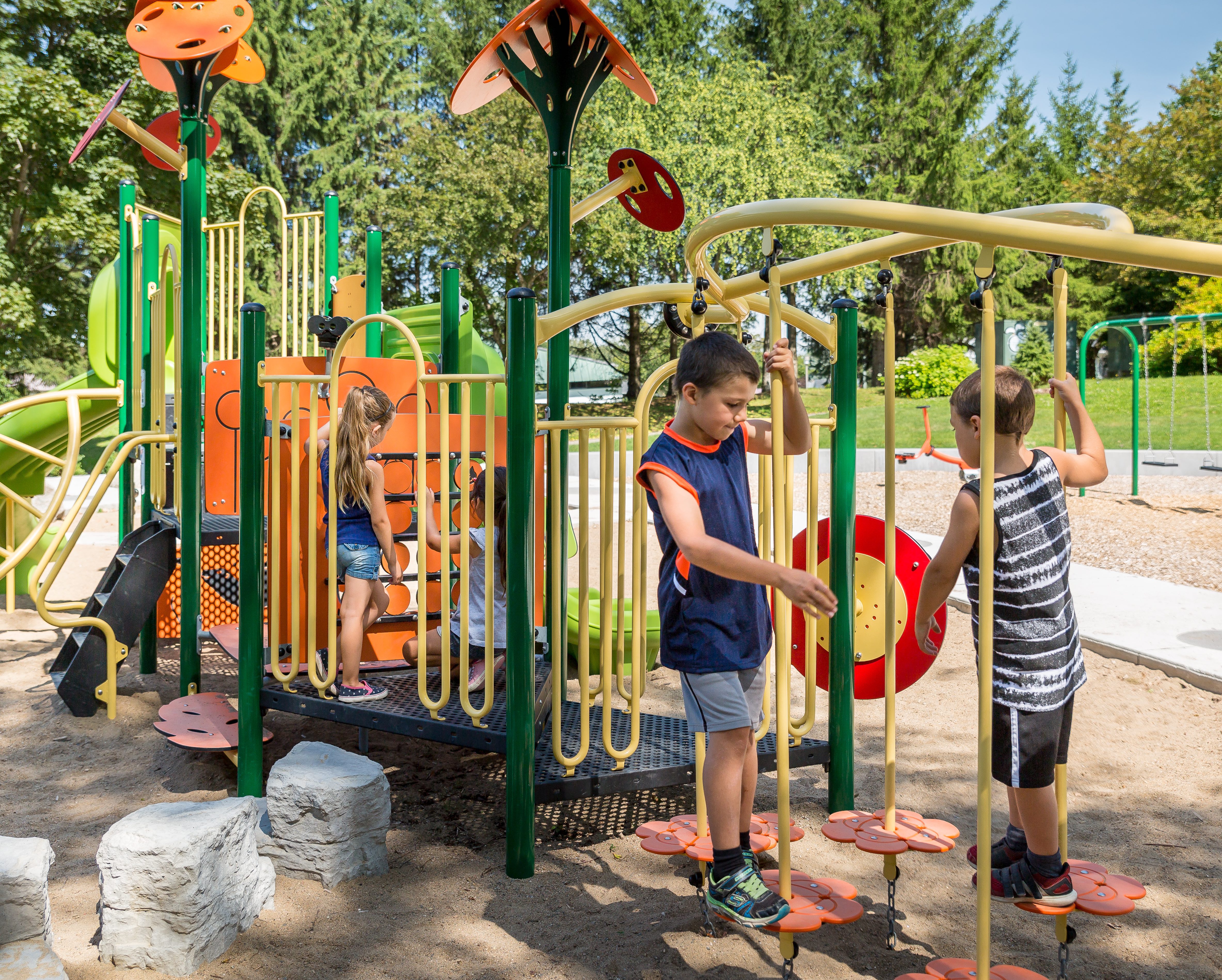 Jouer au parc aide le cerveau des enfants pour l'école article par Jambette