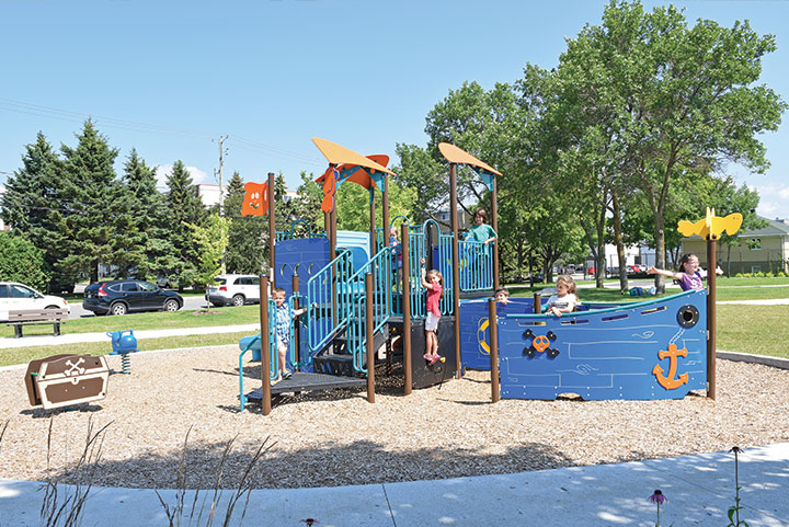 Pirate ship play structure